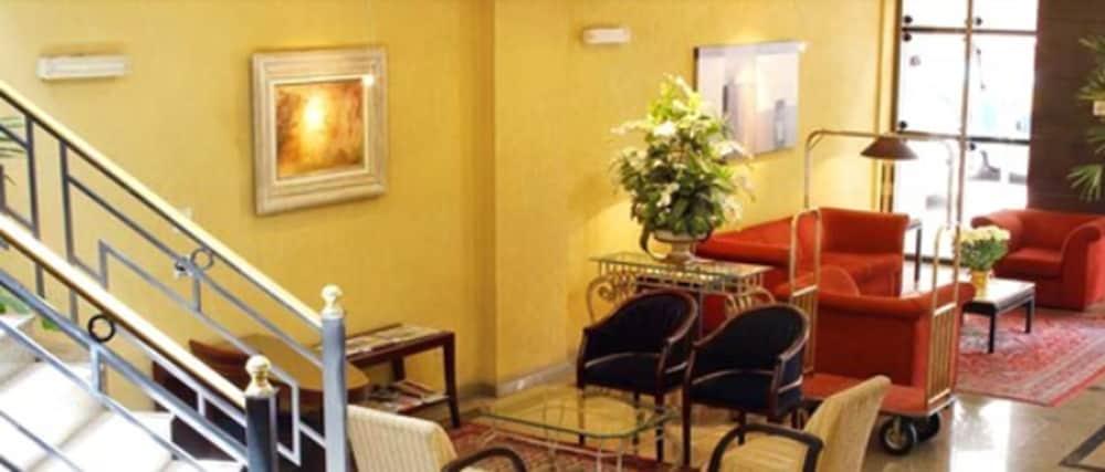 Trevi Hotel E Business Hotel 3*