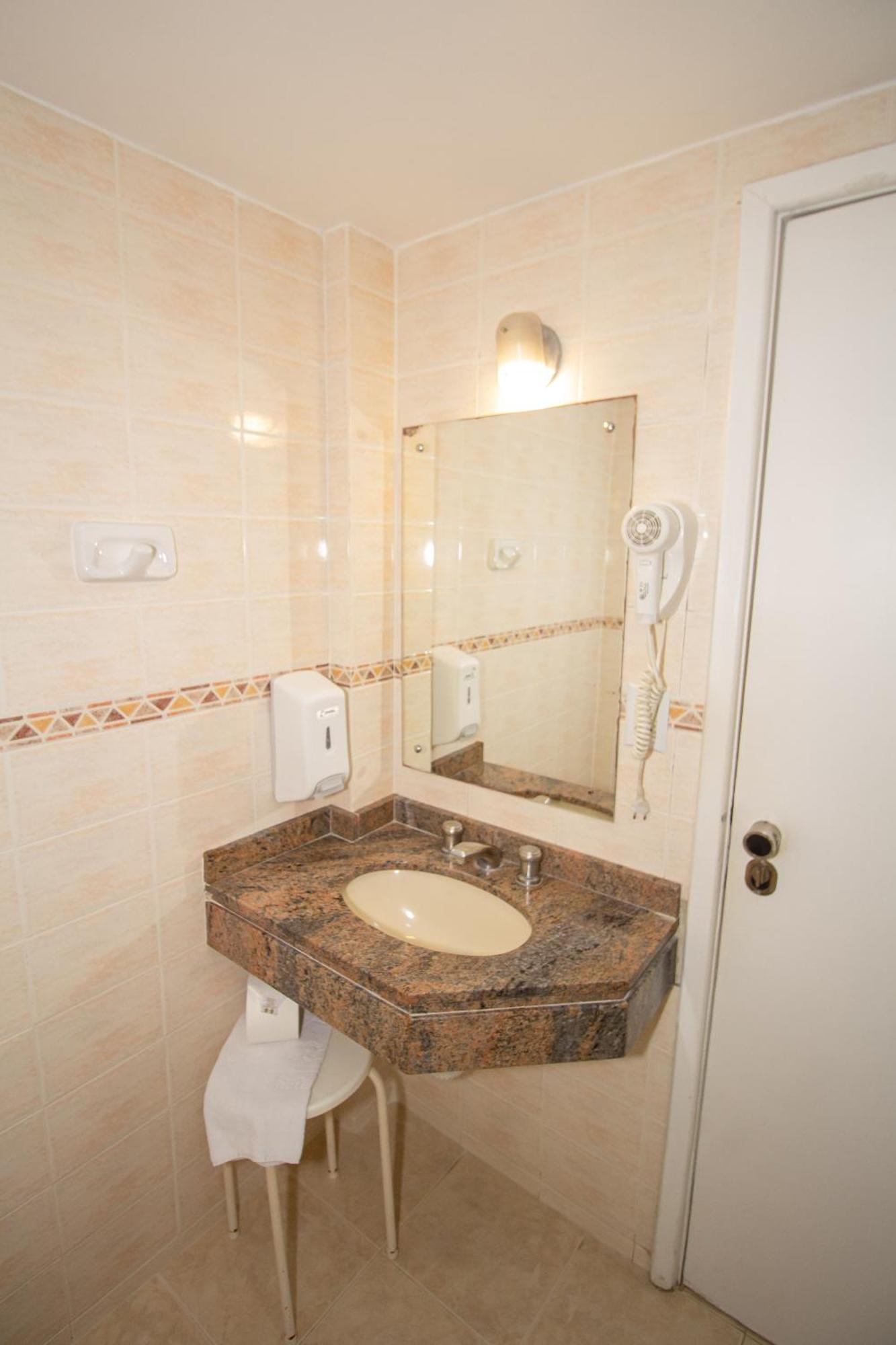 Trevi Hotel E Business